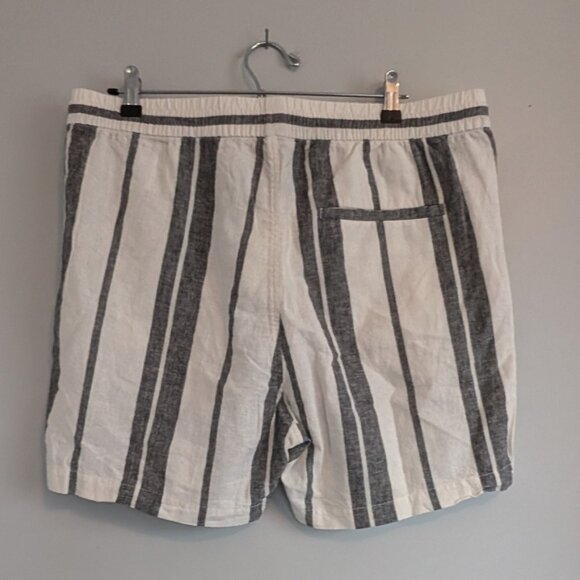 H&M Regular Fit Men's Shorts Size L - Picture 2 of 5